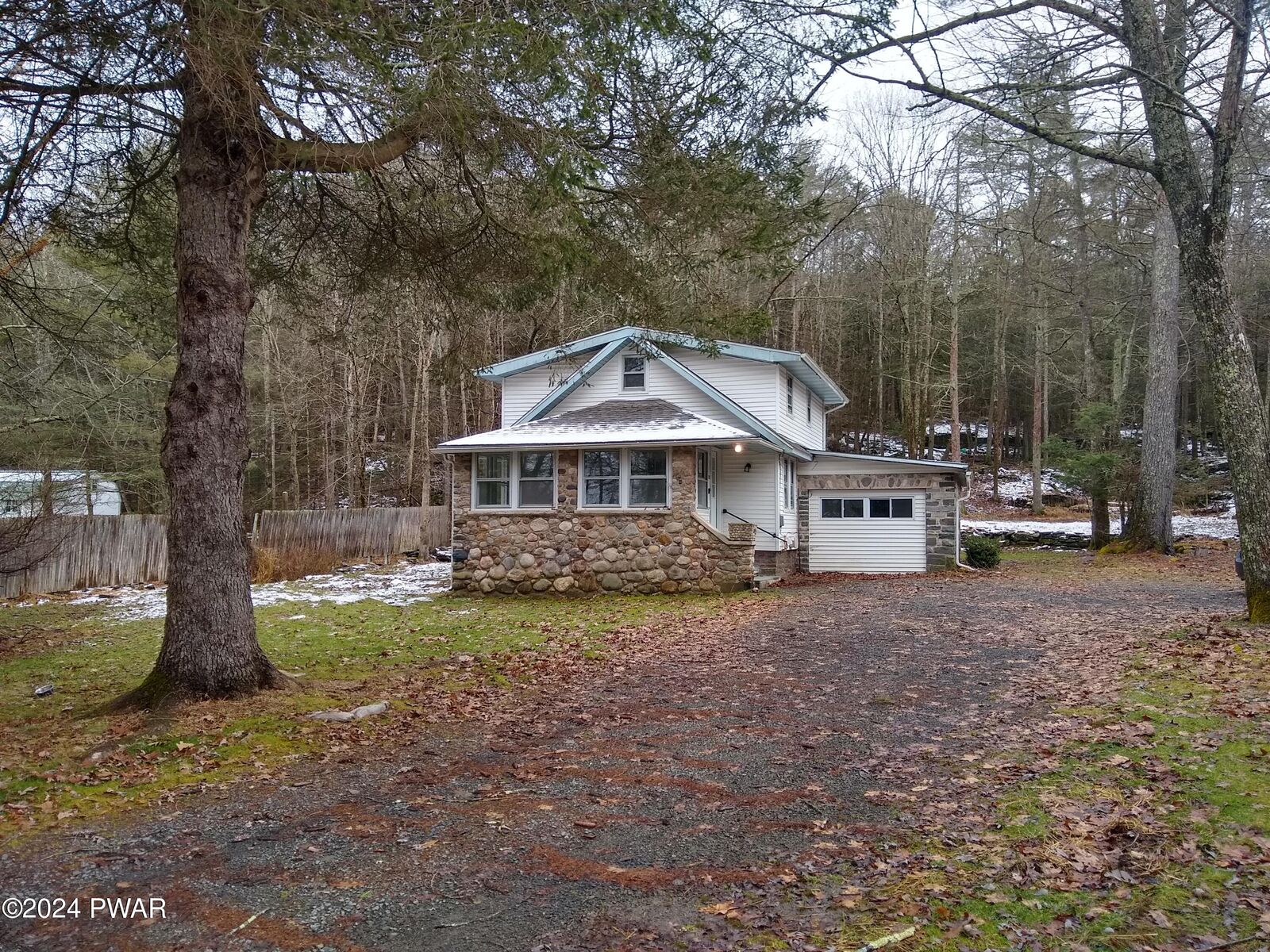Property Photo:  328 Twin Lakes Road  PA 18458 