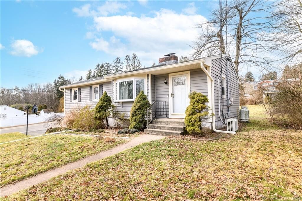 Property Photo:  320 Hill Street  CT 06514 