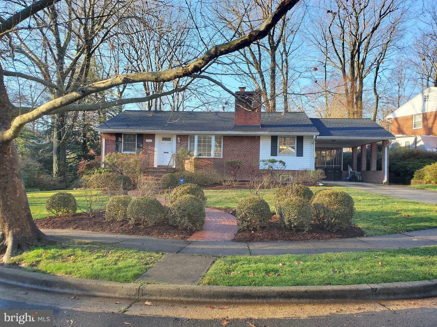 Property Photo: 5916 Jewell Court VA 22312