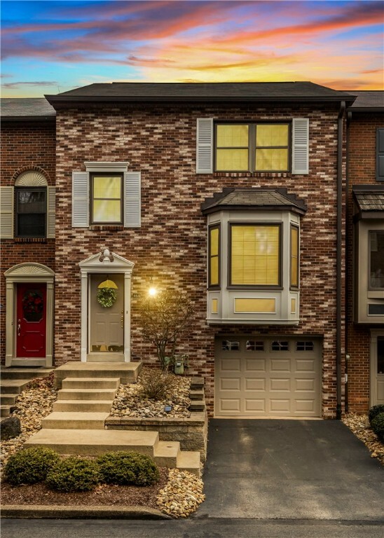 Property Photo: 464 Cannongate Dr PA 15146