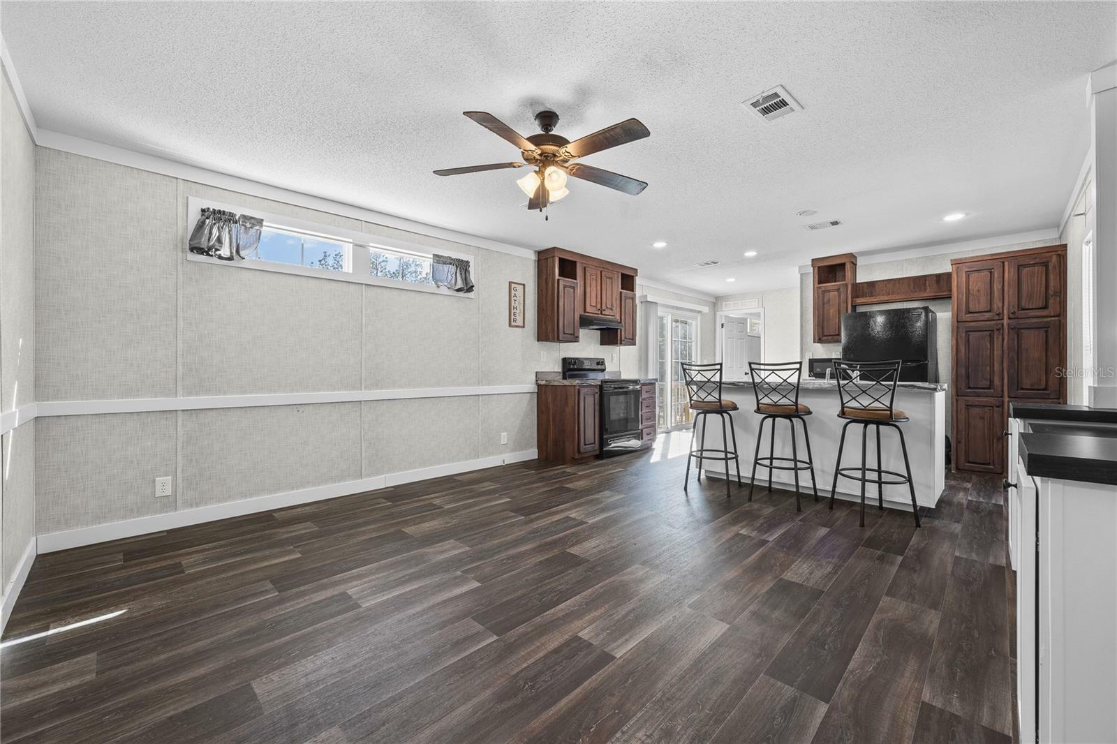 Property Photo: 251 SE 142nd Terrace FL 32696