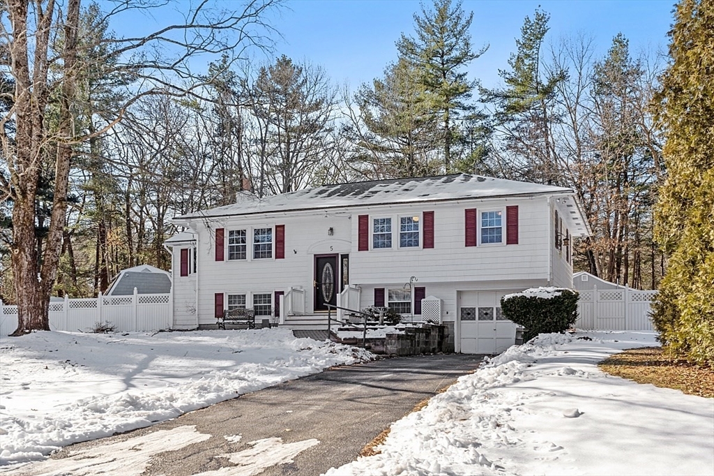 Property Photo:  5 Gifford Ln  MA 01824 