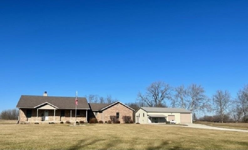 Property Photo:  4074 E County Road 400 South  IN 47331 