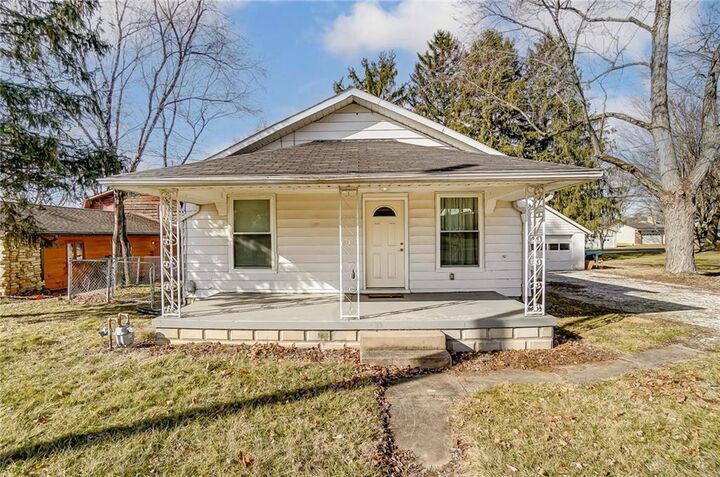 1402 Echo Lake Drive  Piqua OH 45356 photo