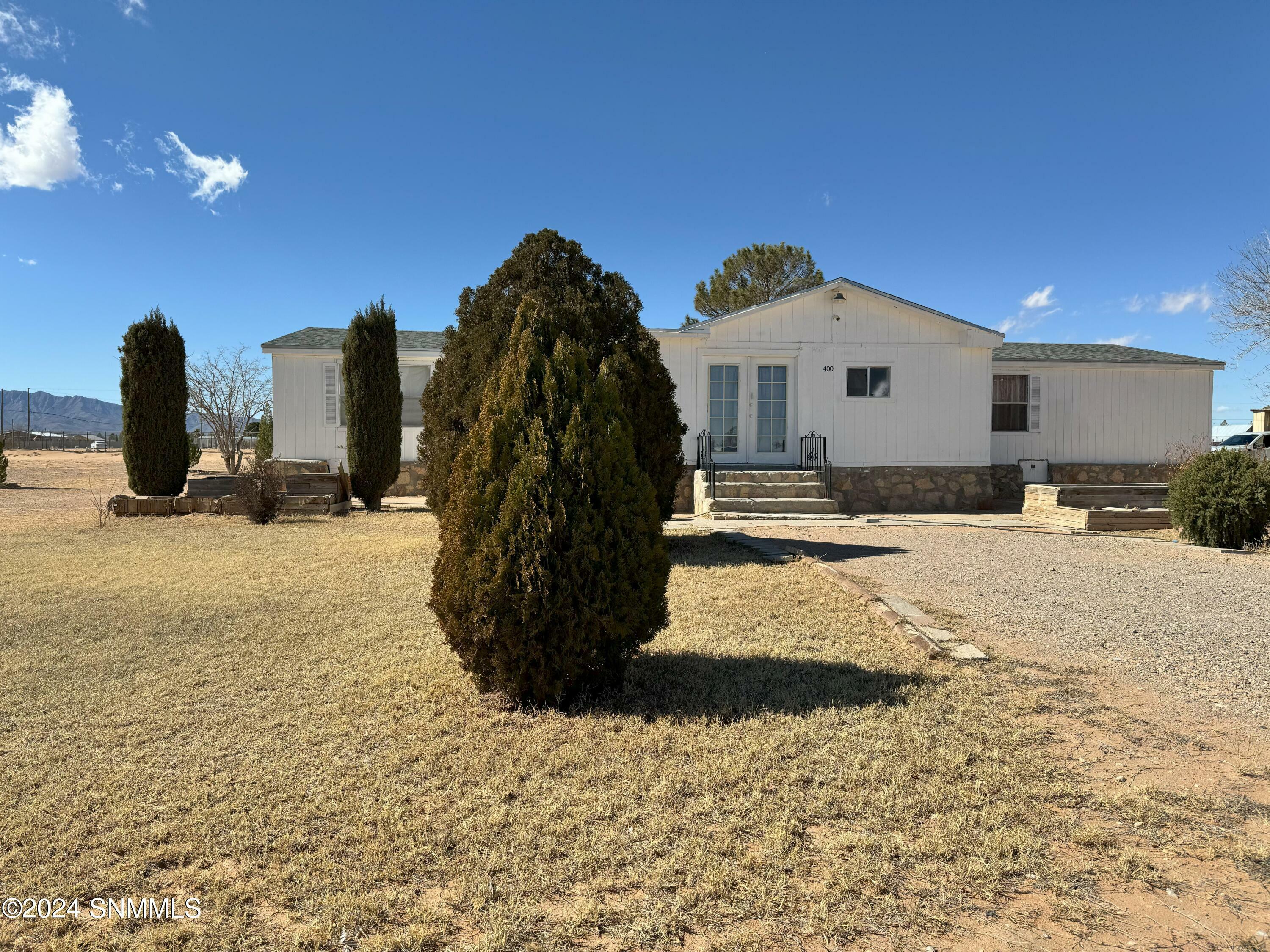 Property Photo:  400 Kellie Street  NM 88081 