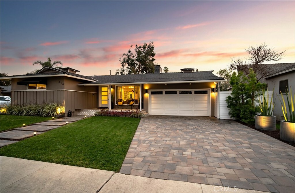 Property Photo: 514 W Park Lane CA 92706