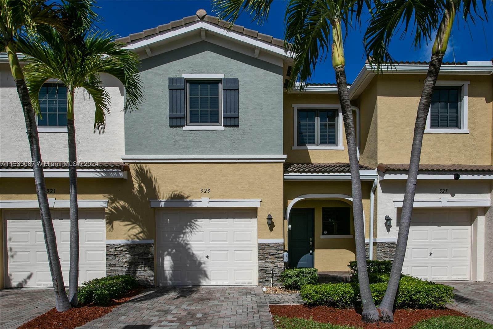 Property Photo:  323 NE 194th Ln  FL 33179 