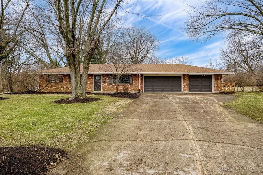 Property Photo:  2700 Duxbury Circle  OH 45440 