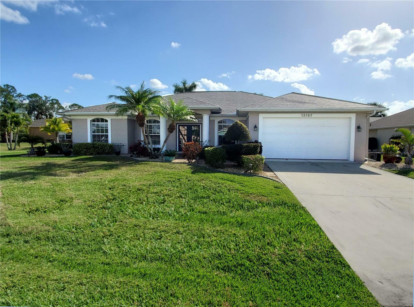 Property Photo: 13167 SW Pembroke Circle N FL 34269