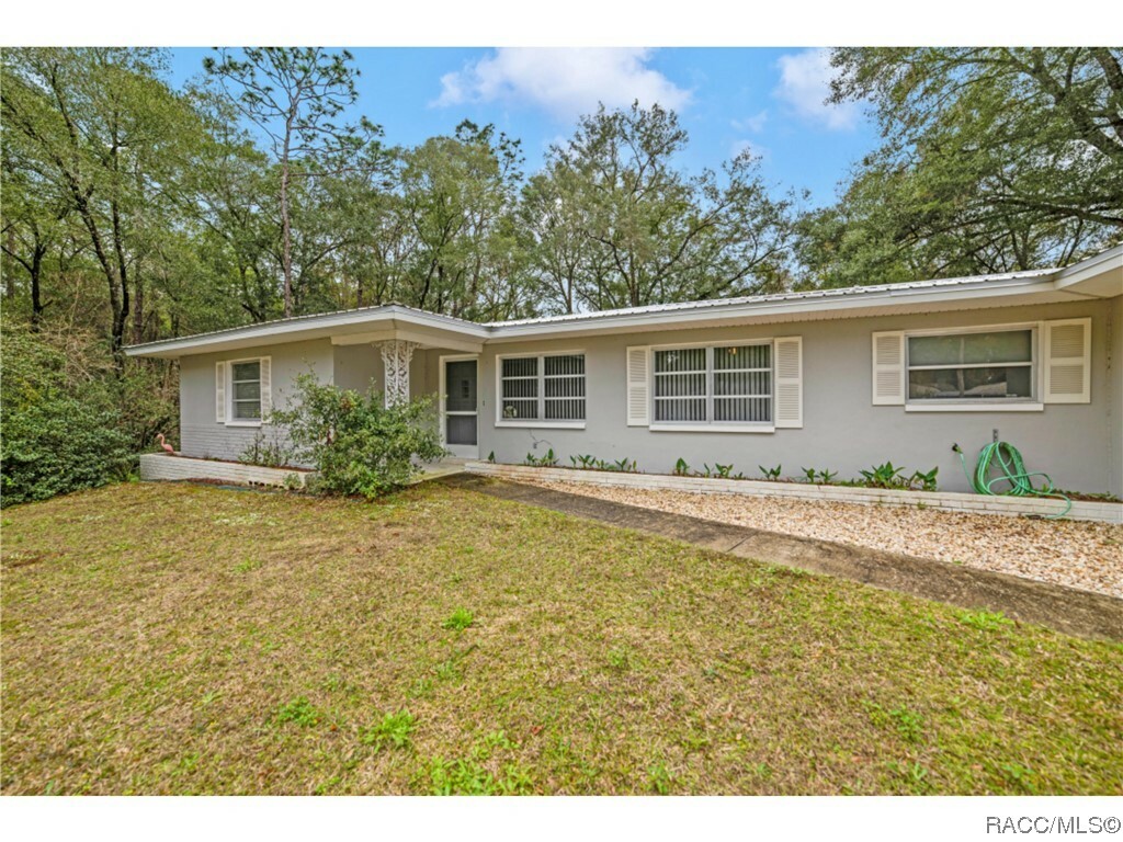 Property Photo:  6122 E King Lane  FL 34452 