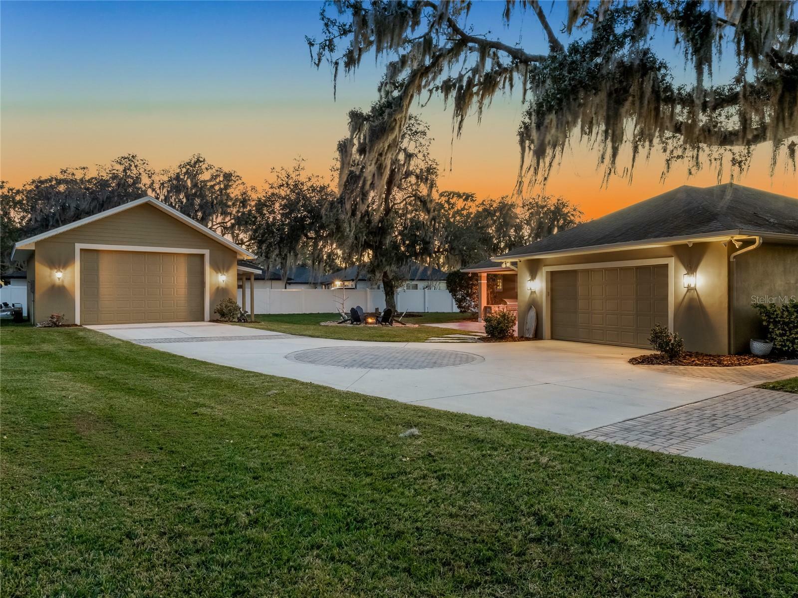 Property Photo:  12442 Lakeshore Drive  FL 34711 