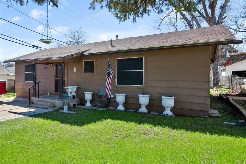 Property Photo:  1807 Harrington Avenue  TX 76164 