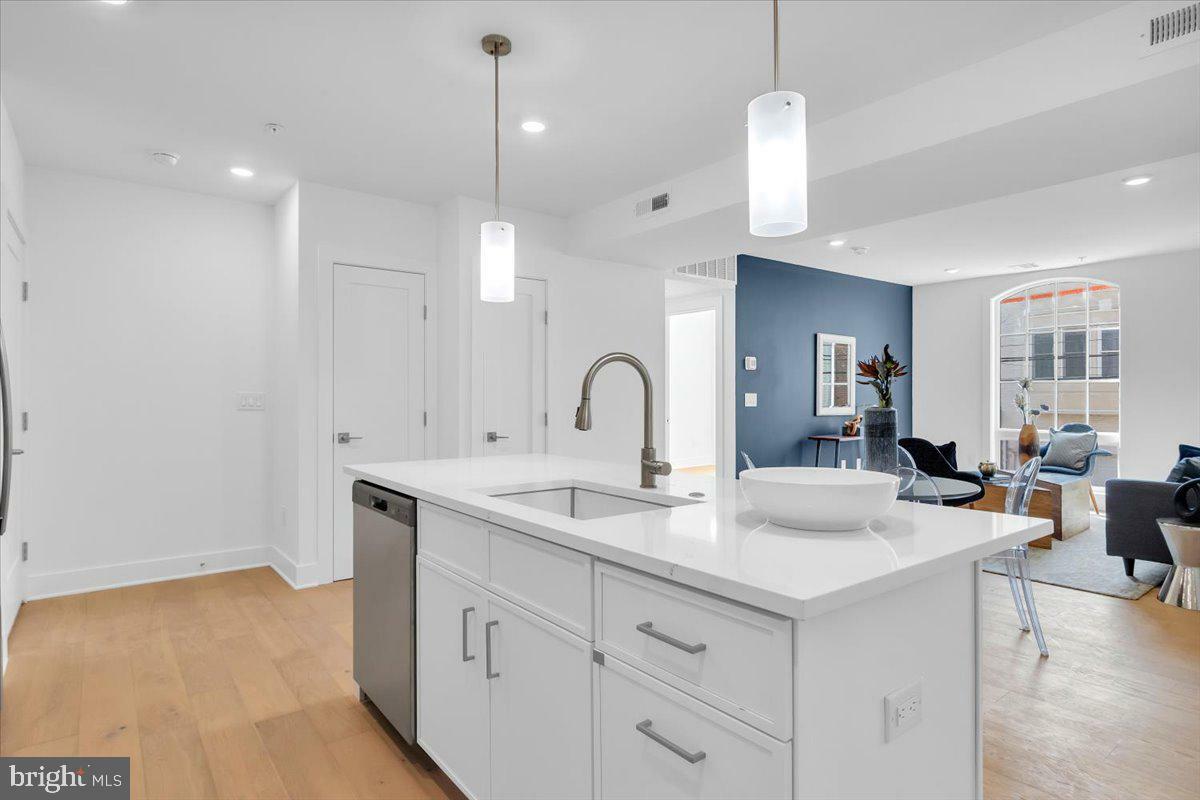 Property Photo: 825 Bainbridge Street 202 PA 19147