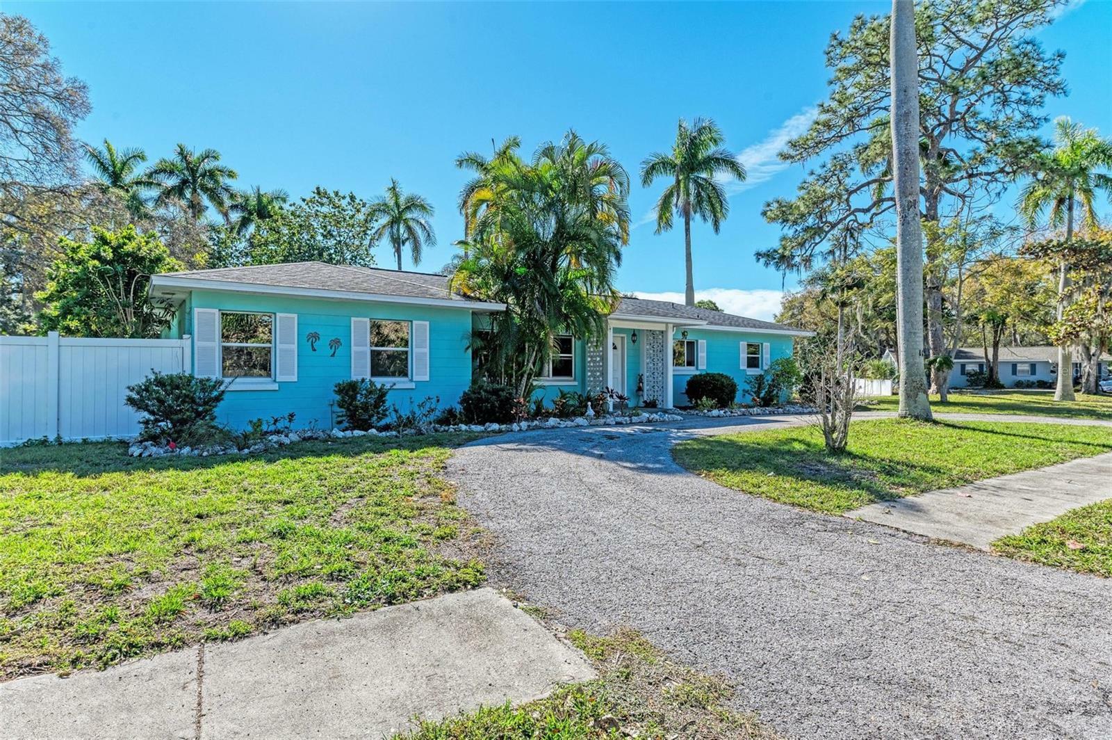 Property Photo:  119 Vermont Avenue E  FL 34208 