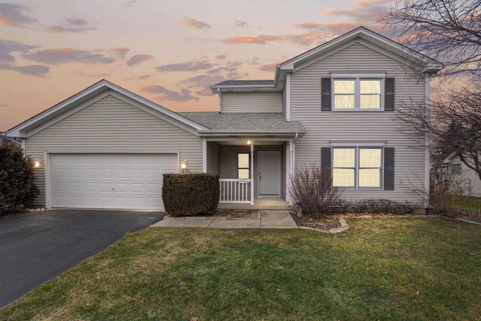 Property Photo: 436 Banbury Avenue IL 60119