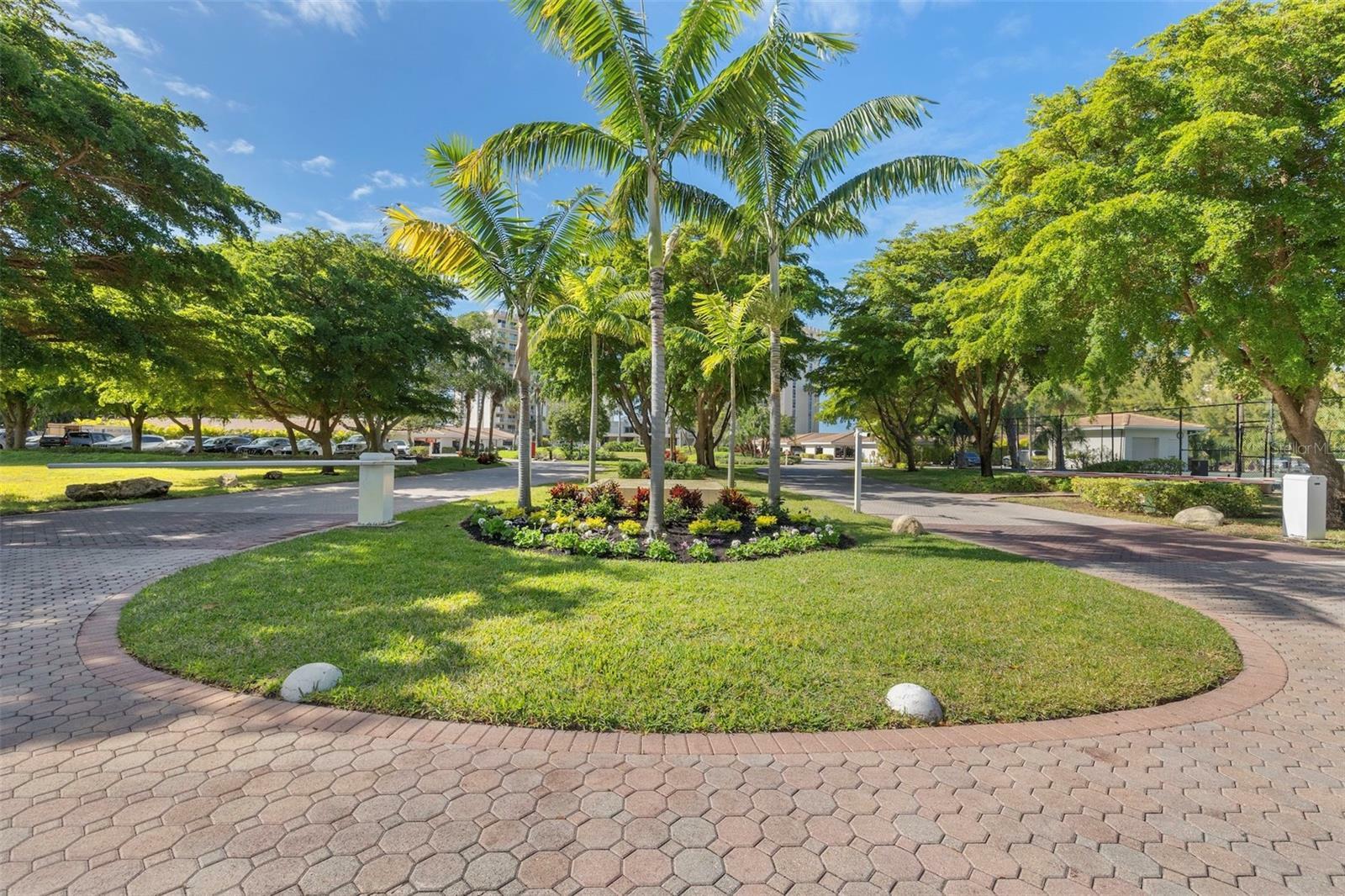 Property Photo:  2295 Gulf Of Mexico Drive 84S  FL 34228 