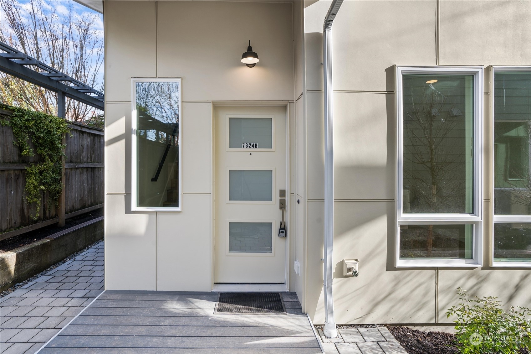 Property Photo: 7324 B 11th Avenue NE WA 98115