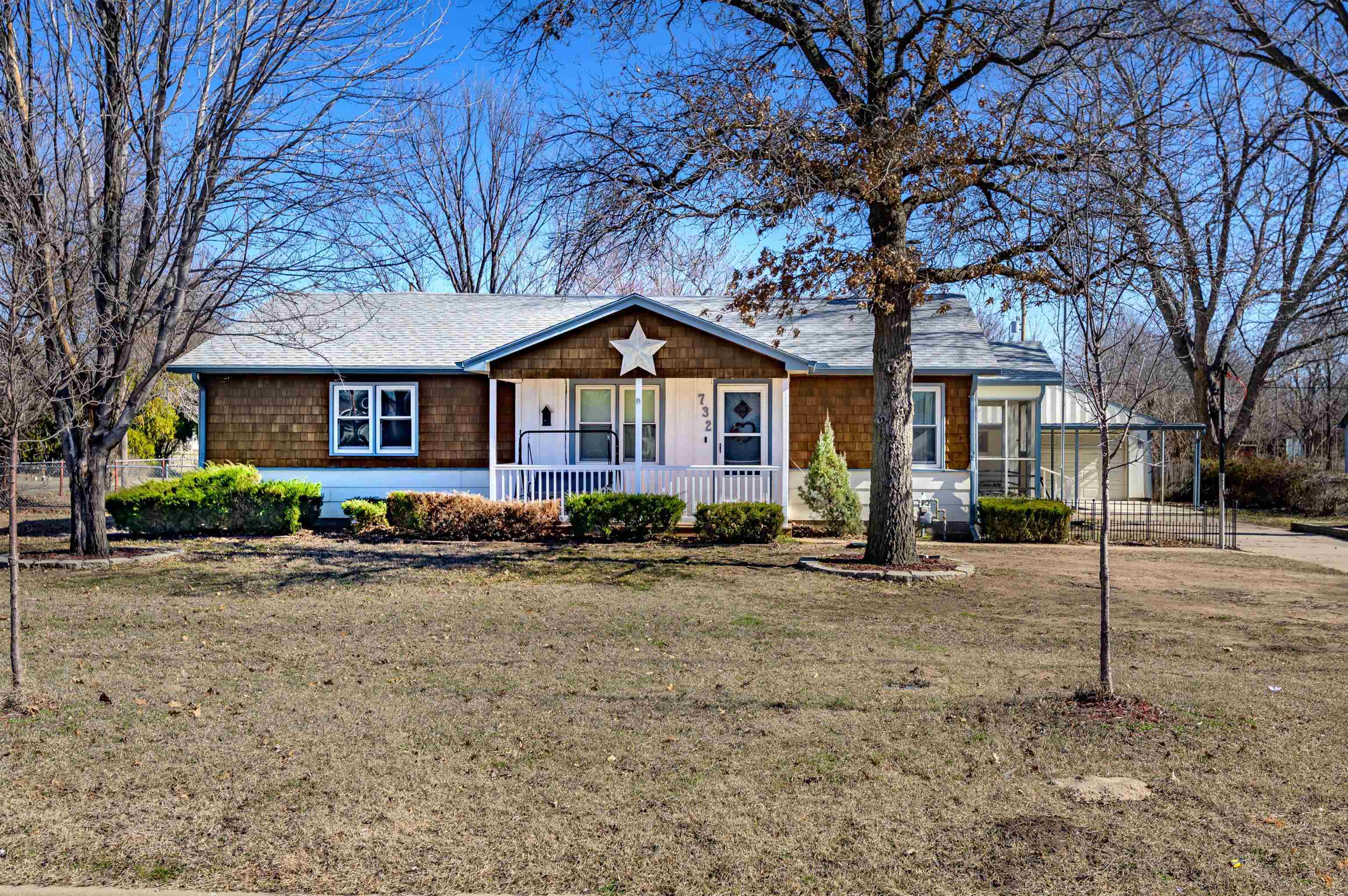 Property Photo:  732 N Hoover Ave  KS 67212-2750 