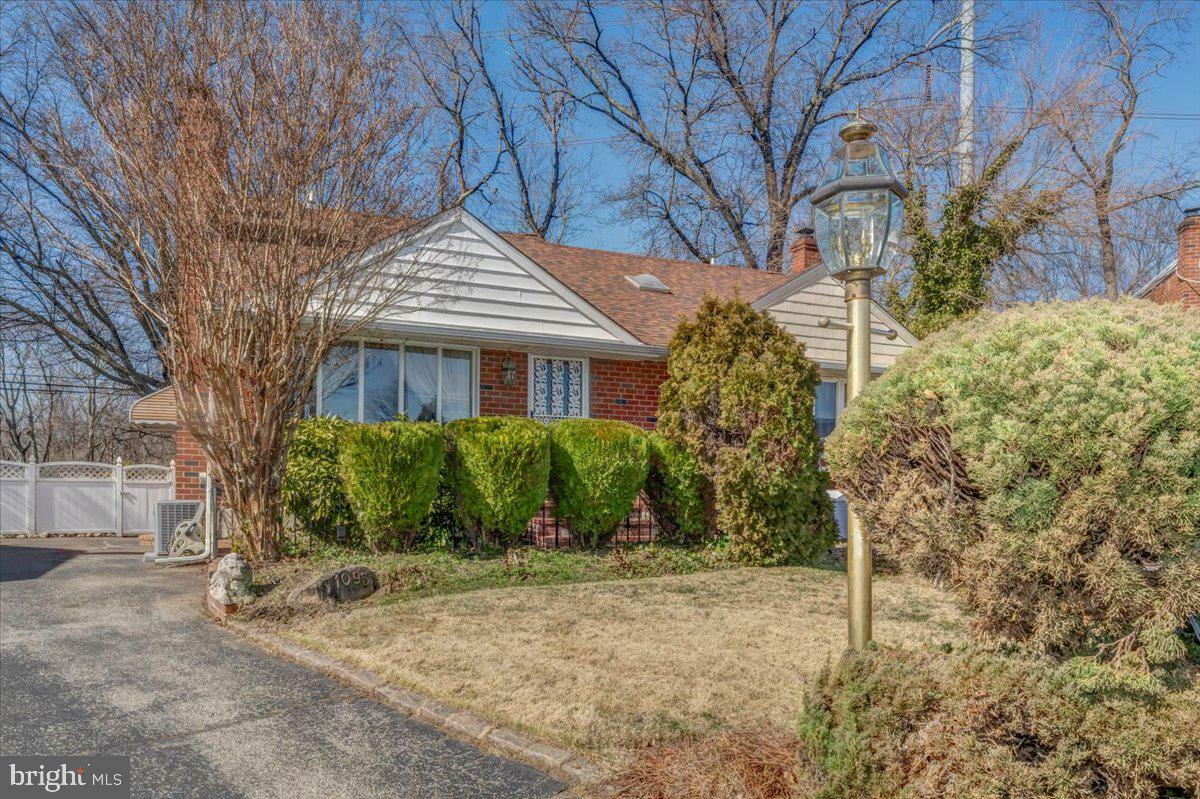 Property Photo: 1093 West Circle PA 19078