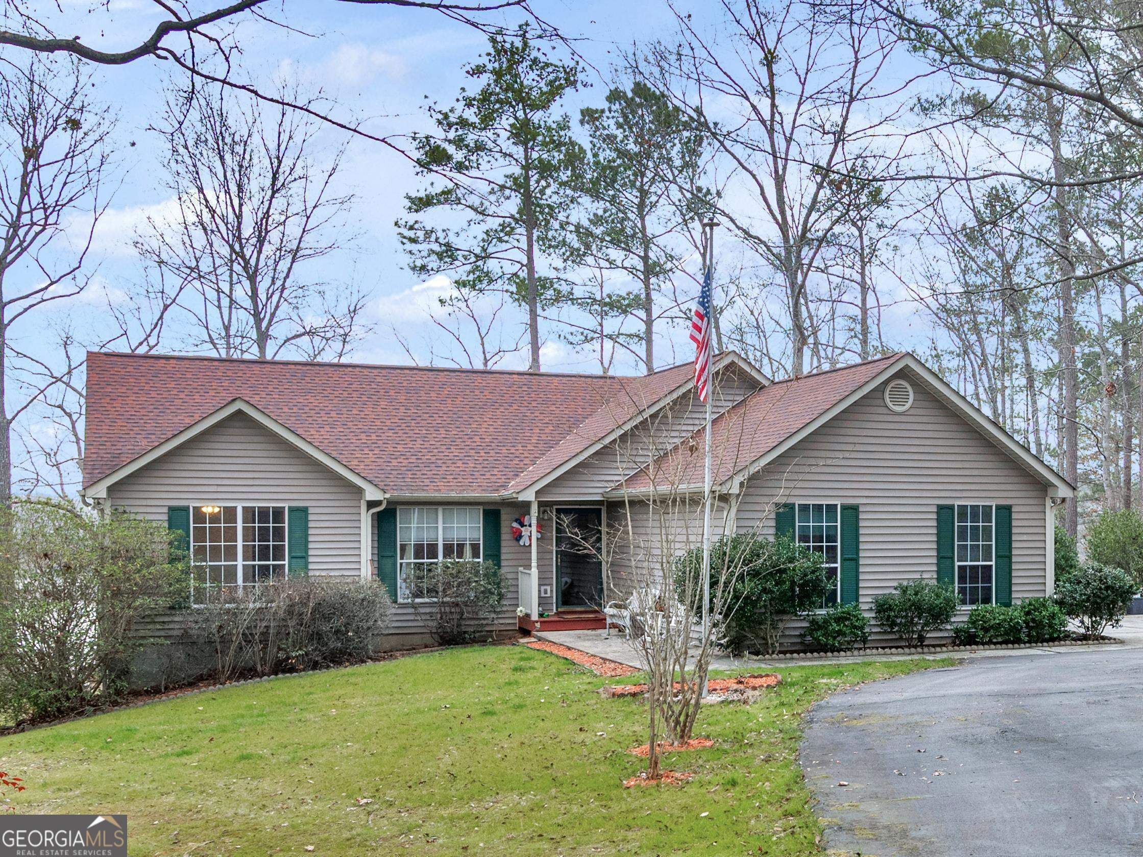 Property Photo:  131 Dogwood Court  GA 30233 