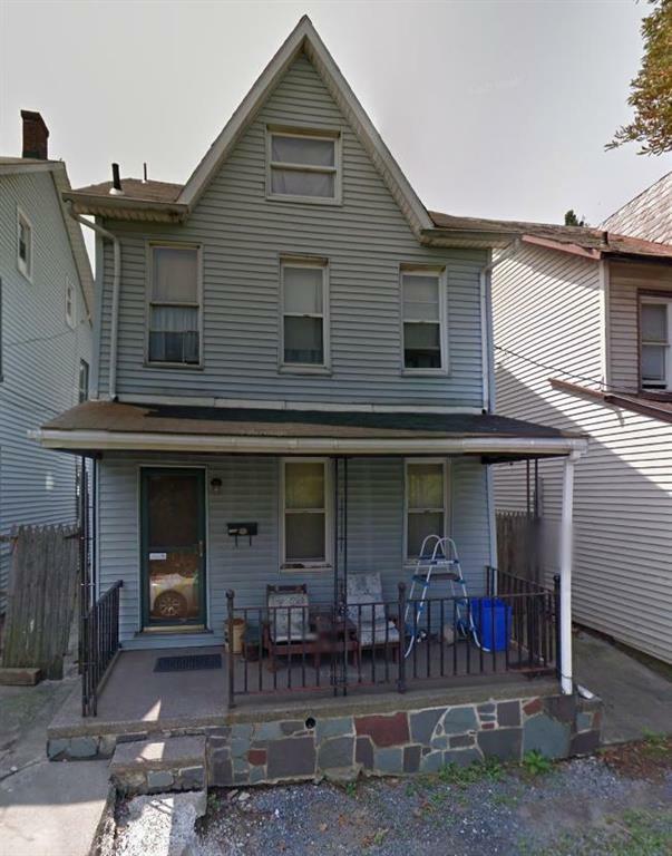 Property Photo:  1208 Railroad Street  PA 18015 