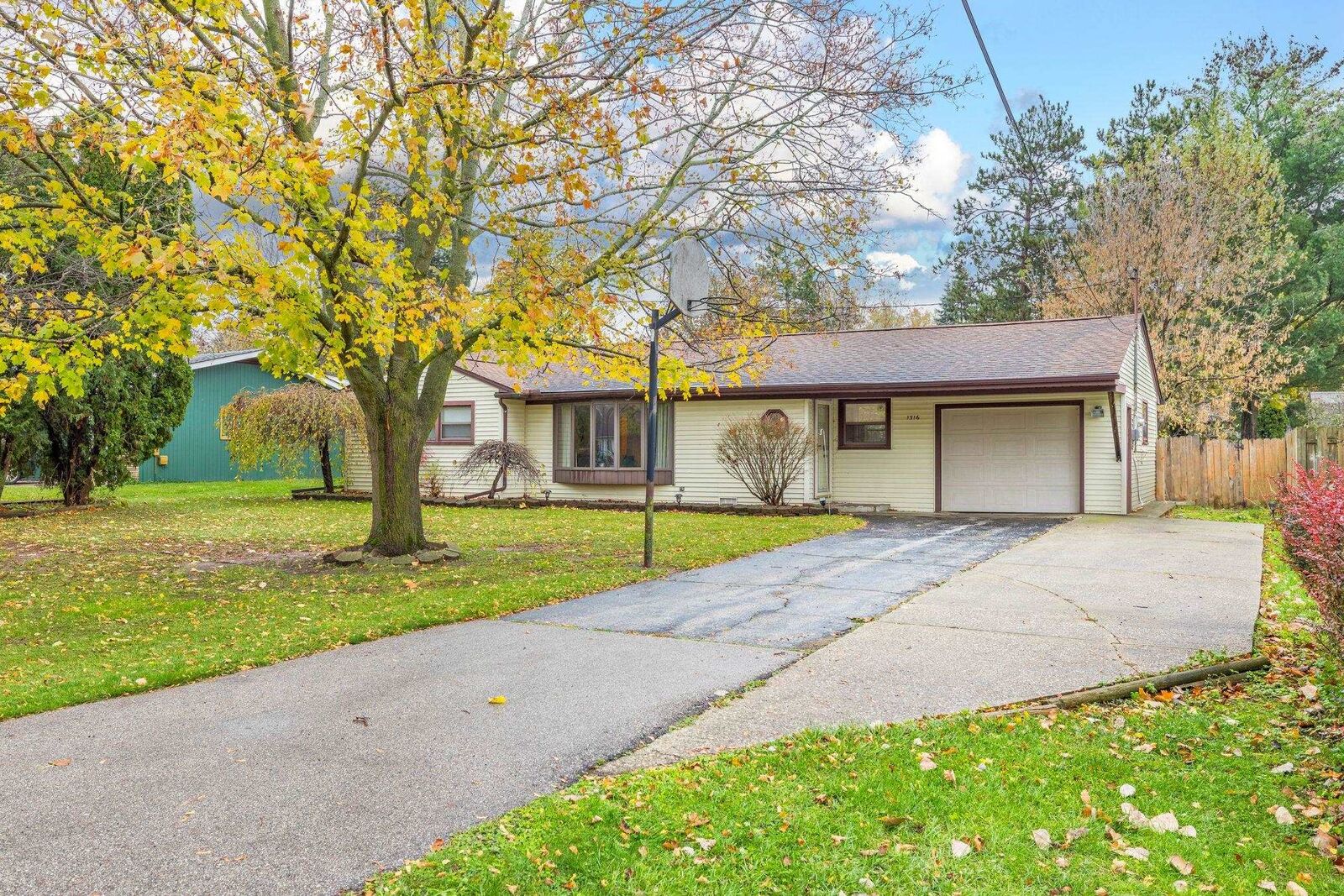 Property Photo:  1316 Rainbow  MI 48638 