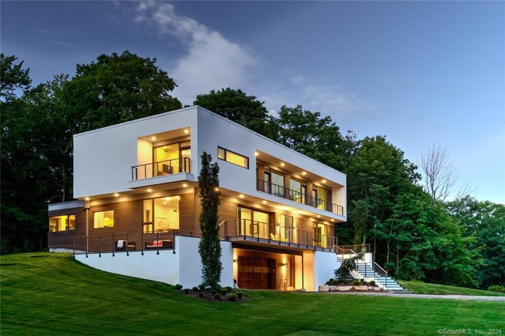 Property Photo:  316 North Wilton Road  CT 06840 
