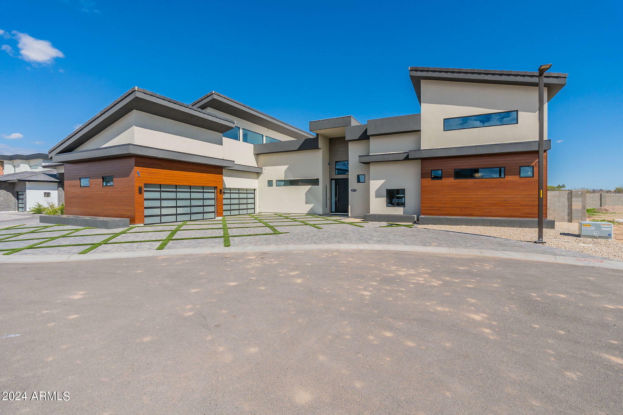 Property Photo: 2075 S Beverly Place AZ 85286