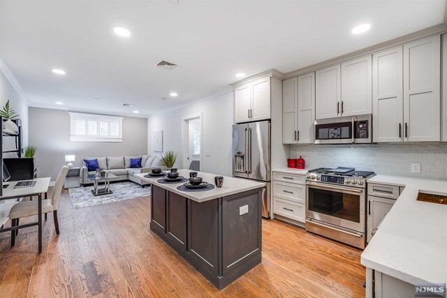 Property Photo:  139 Sherman Place 204  NJ 07307 