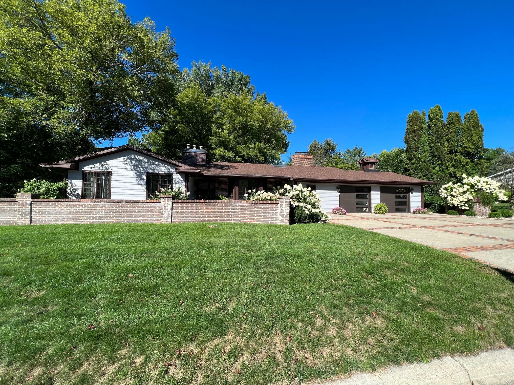 Property Photo:  414 Crescent Drive  MN 56007 