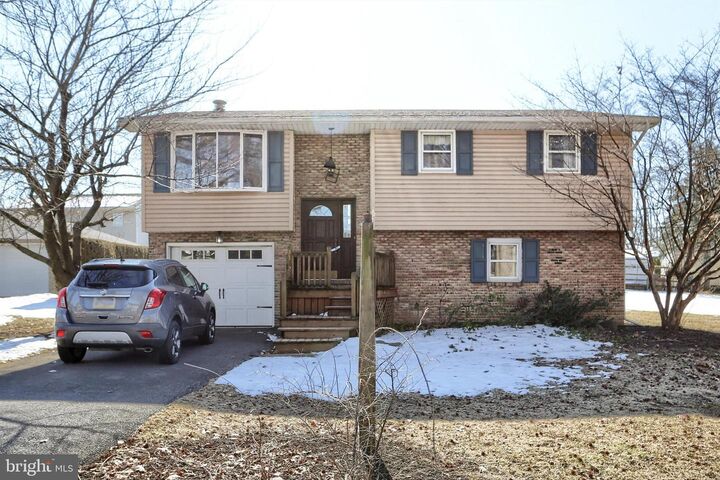 1142 E Maple Street  Palmyra PA 17078 photo