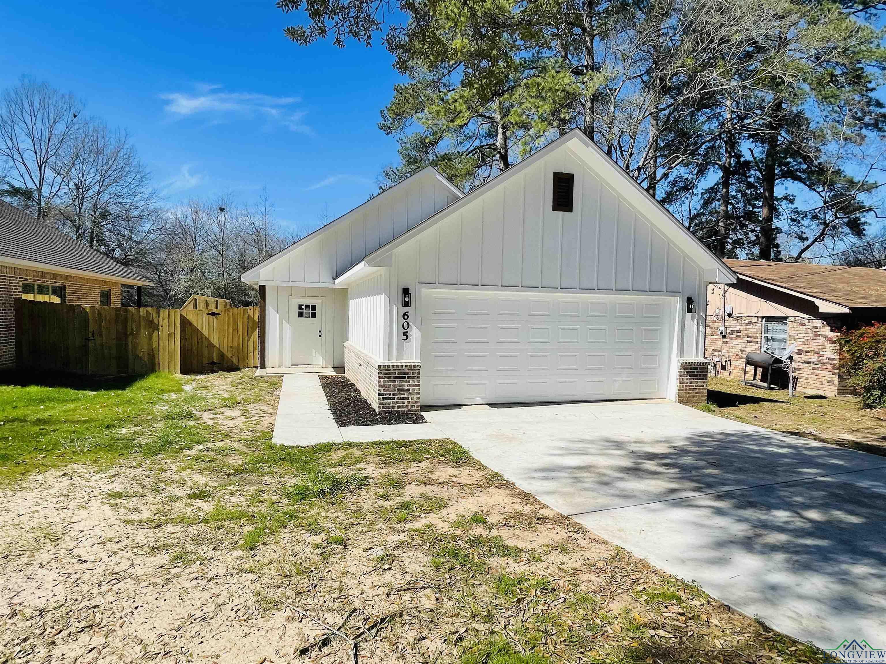 Property Photo:  605 Sunset  TX 75633 