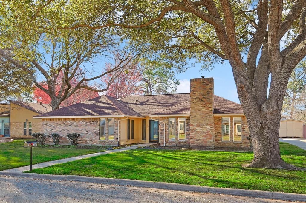 Property Photo: 3604 Macbey Drive TX 76208