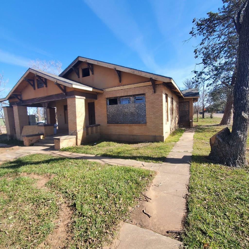 Property Photo:  223 S State St  TX 76933 
