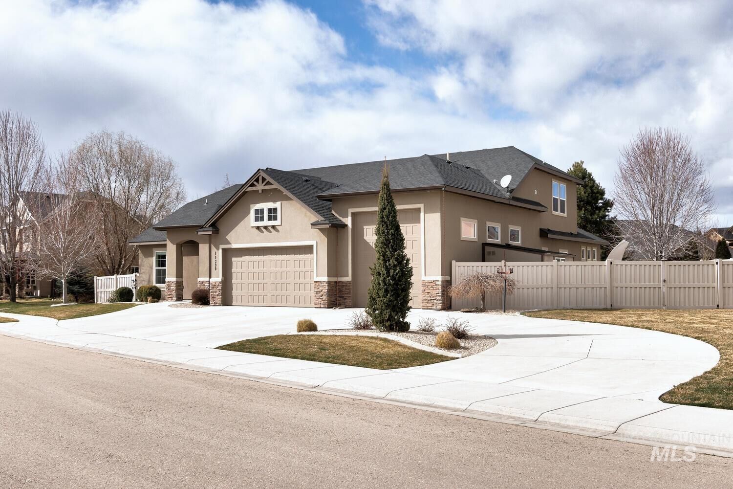 Property Photo: 11390 W Streamview Dr. ID 83669