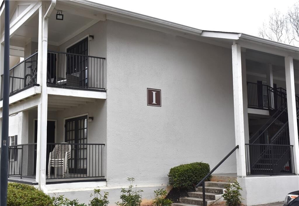 Property Photo:  1150 Collier Road NW I22  GA 30318 