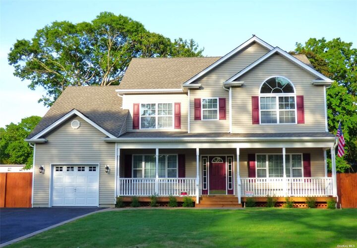 137 Edgewood Avenue  Ronkonkoma NY 11779 photo
