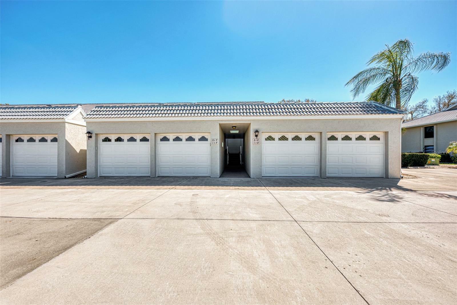 Property Photo:  932 Capri Isles Boulevard 118  FL 34292 