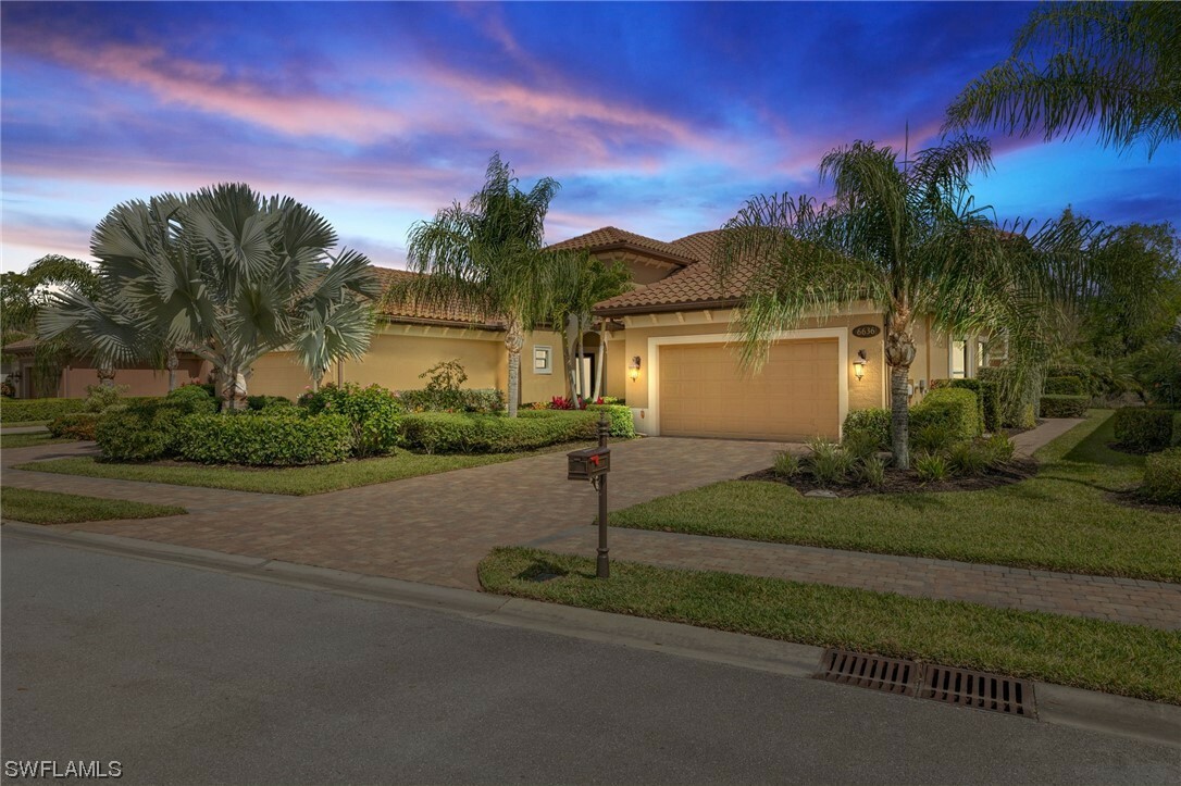 Property Photo: 6636 Roma Way FL 34113