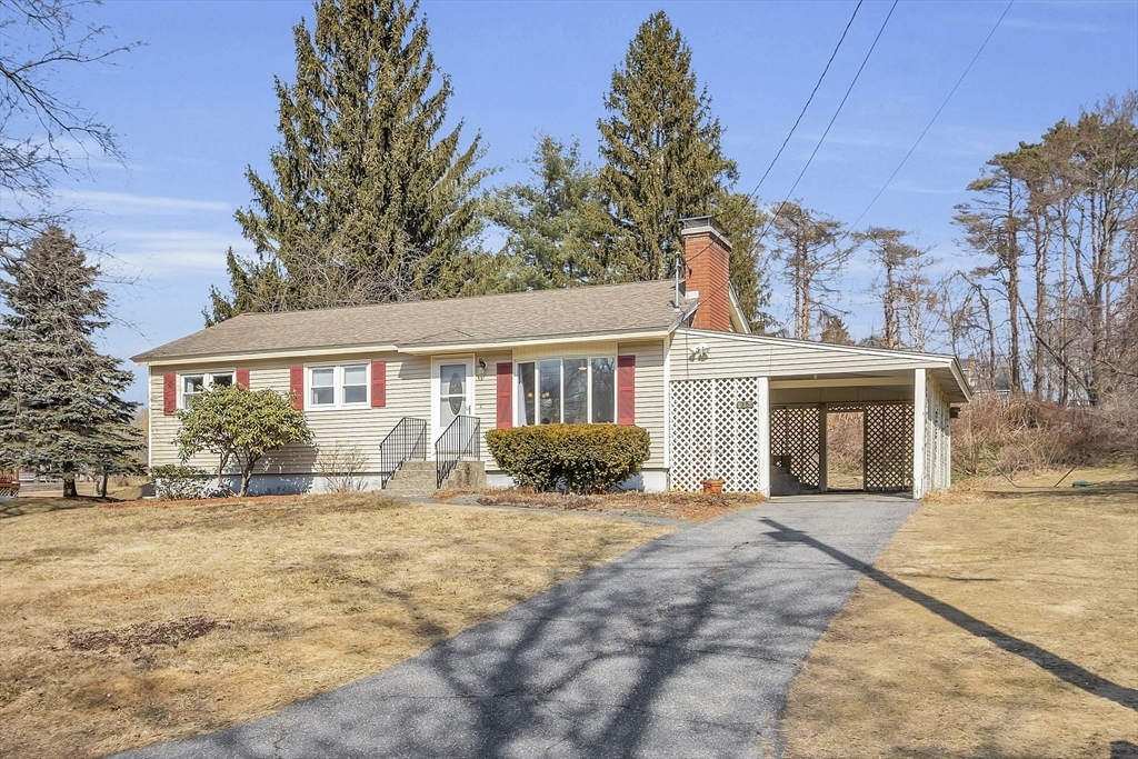 Property Photo:  35 Meadow Ln  MA 01462 