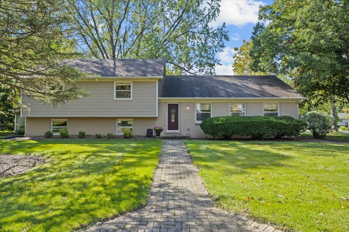 Property Photo: 6S271 New Castle Road IL 60540