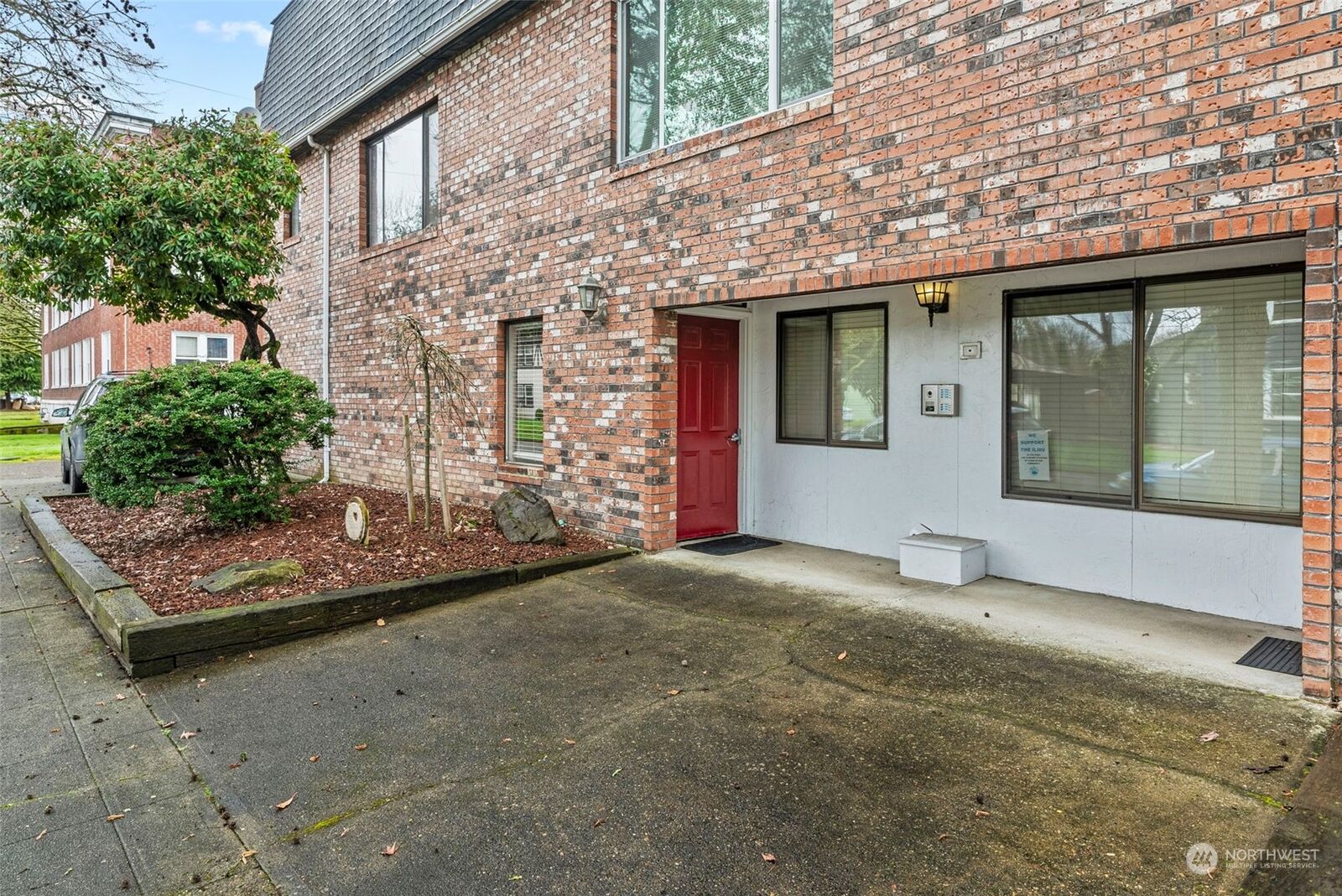 Property Photo: 1303 20th Avenue 4 WA 98632