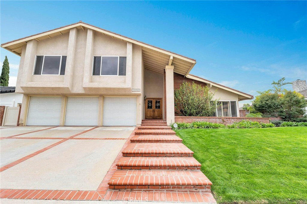 Property Photo:  11466 Twin Hills Avenue  CA 91326 