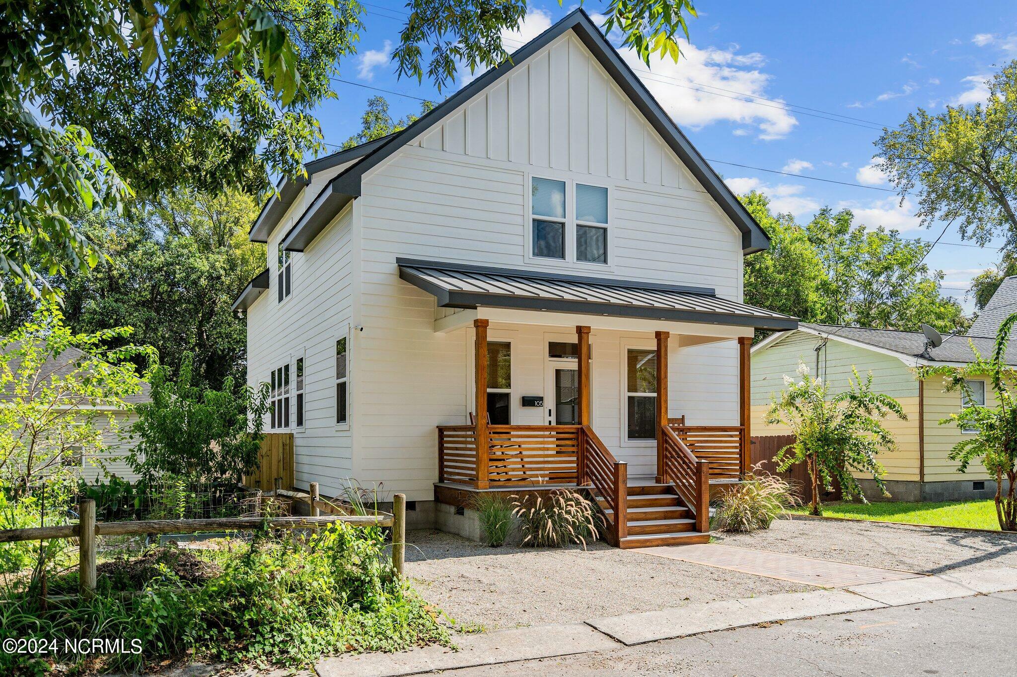 Property Photo:  105 Magnolia Street  NC 28401 