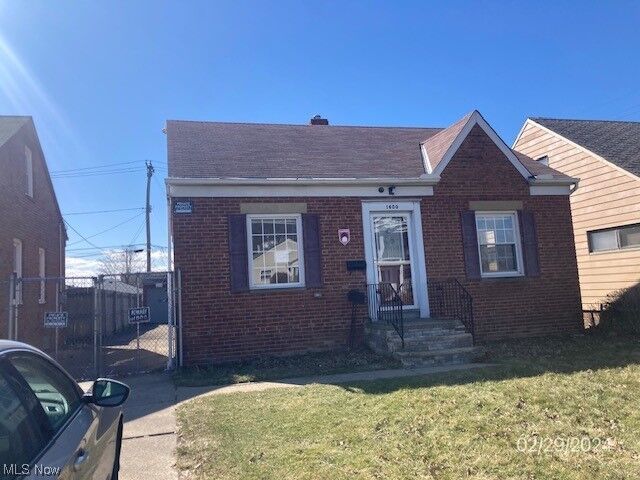 Property Photo: 1650 Hillview Road OH 44112
