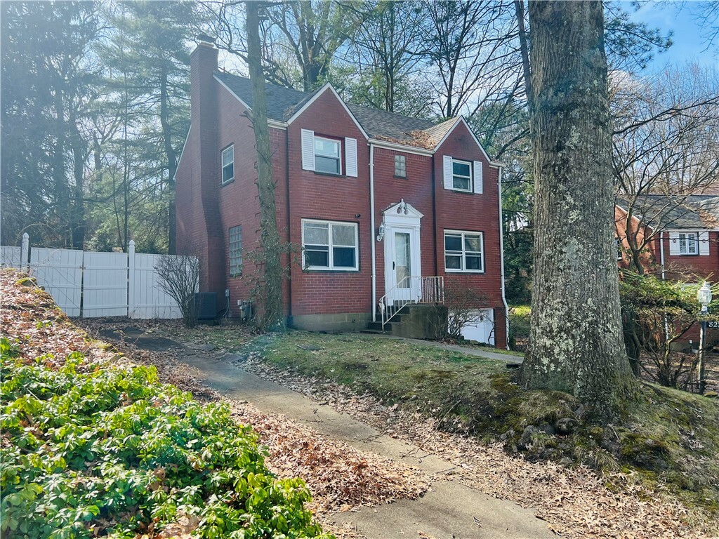 Property Photo:  822 Hawthorne Dr.  PA 15235 