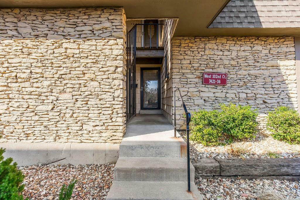 Property Photo:  7435 W 102 Court  KS 66212 