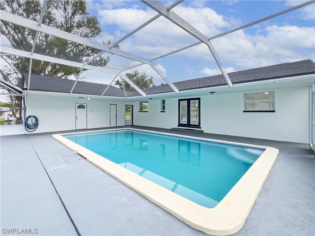 Property Photo:  1325 Forsyth Court  FL 33903 
