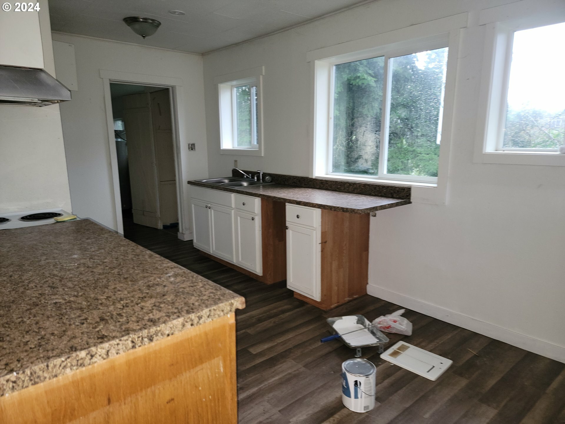 Property Photo:  510 N Collier St  OR 97423 