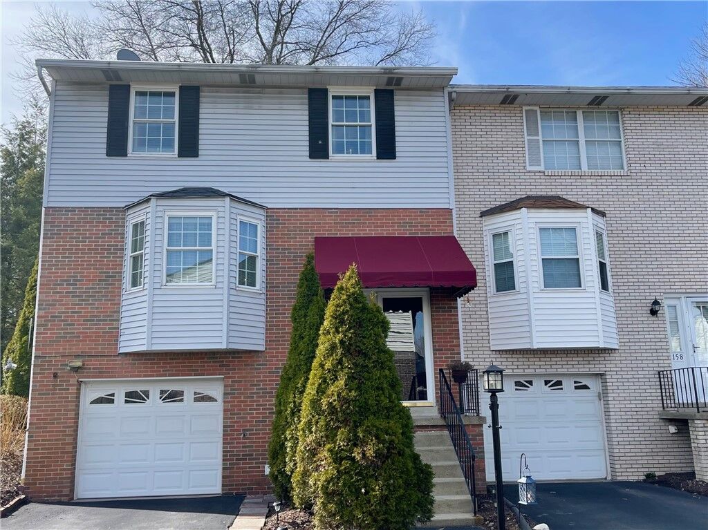 Property Photo:  160 Woodstone Ln  PA 15068 